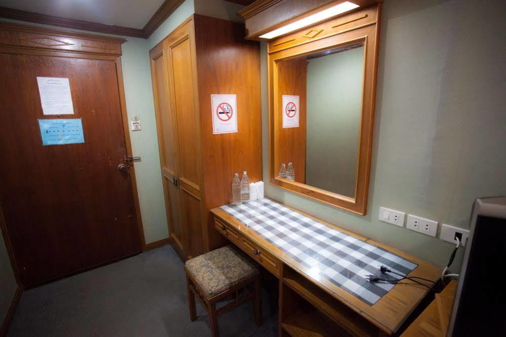 Imperial Sakon Hotel Сакон Након Екстериор снимка