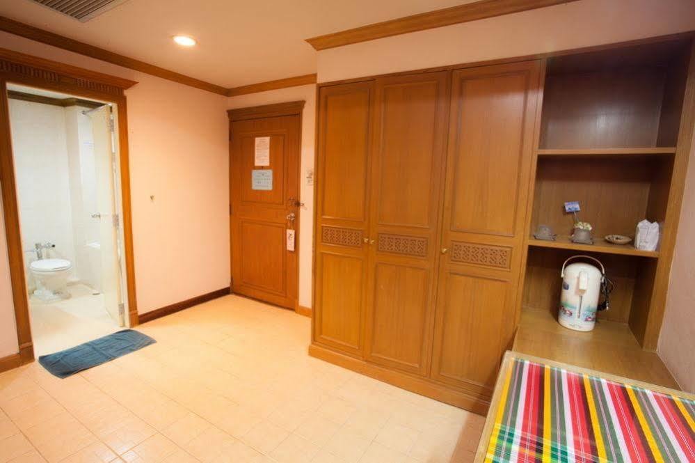 Imperial Sakon Hotel Сакон Након Екстериор снимка
