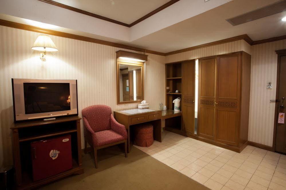Imperial Sakon Hotel Сакон Након Екстериор снимка